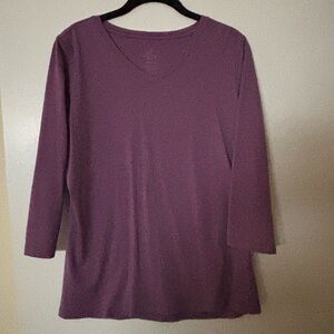 Woolx Elena 3/4 sleeve vneck top size medium in dewberry